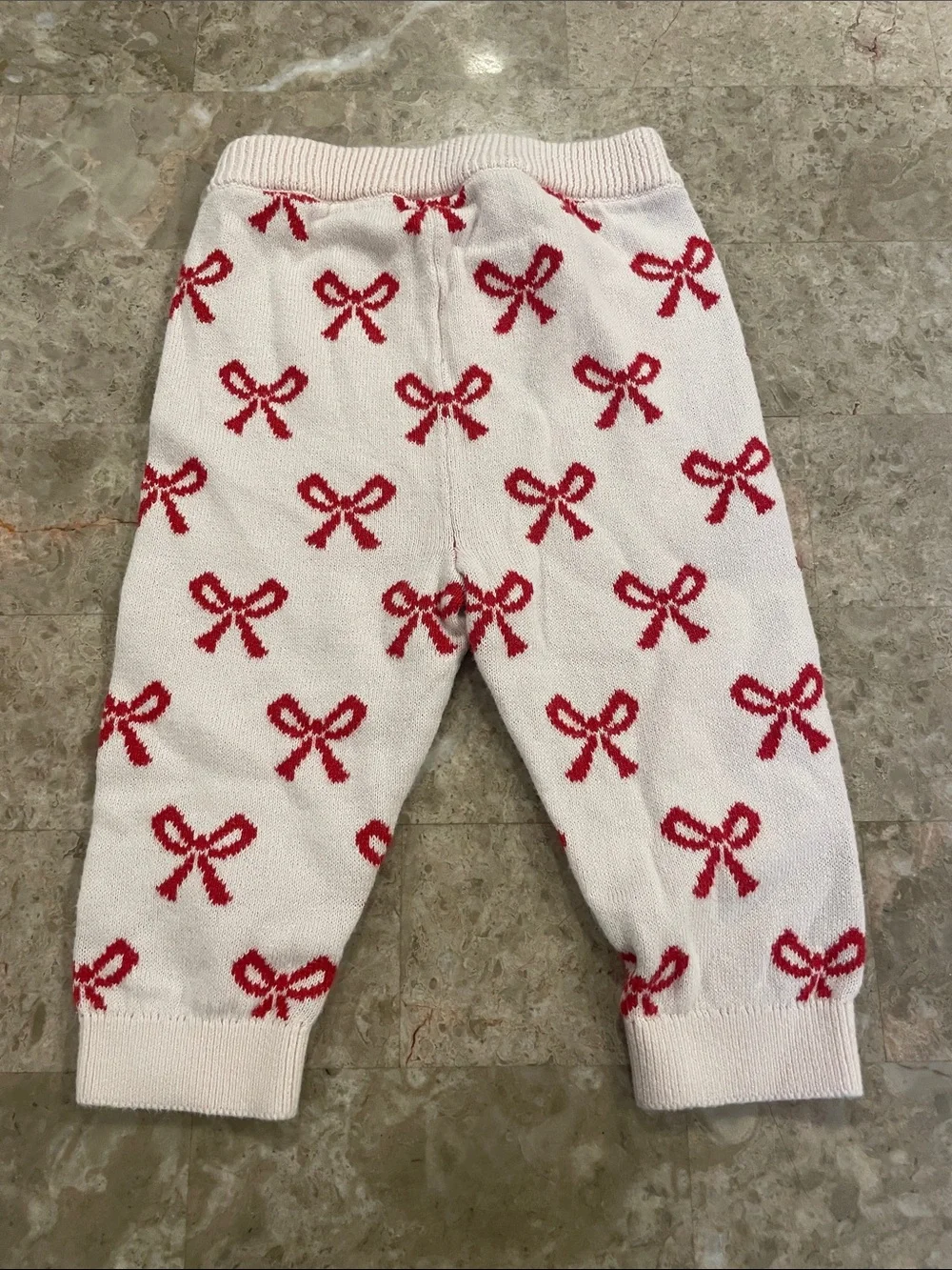 Adorable GAP Pink Knit pants with Red Bow Pattern 3-6 months